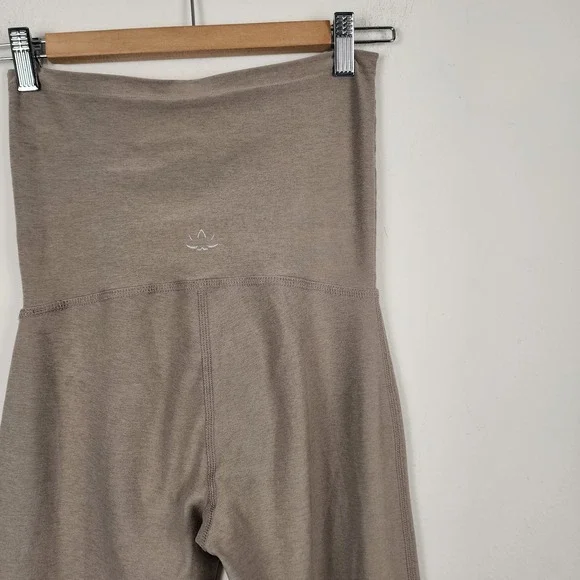 Beyond Yoga Beyond the Bump Maternity Gray Flare Leggings Women's Size XS - Picture 5 of 6